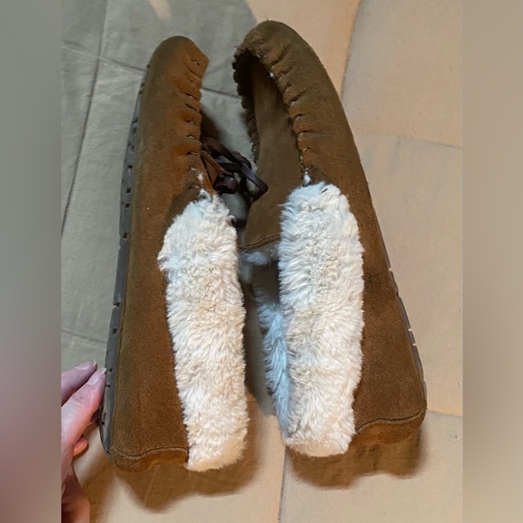 💥Tommy Bahama Fuzzy lined Leather Suede Moccasins💥 - Picture 3 of 8